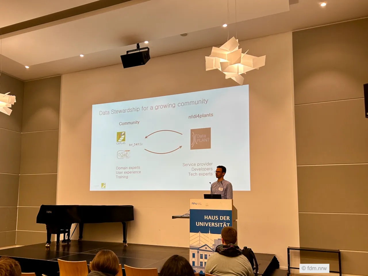 Dominik presenting at FDM-Werkstatt